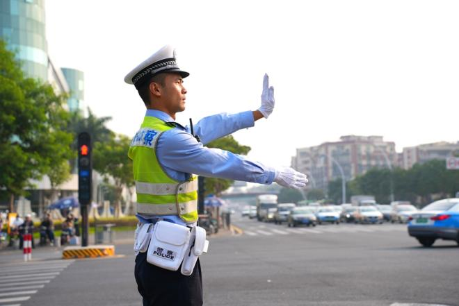 交警疏導道路交通。廈門市公安局交警支隊供圖