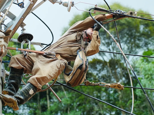 搶修受損電路。